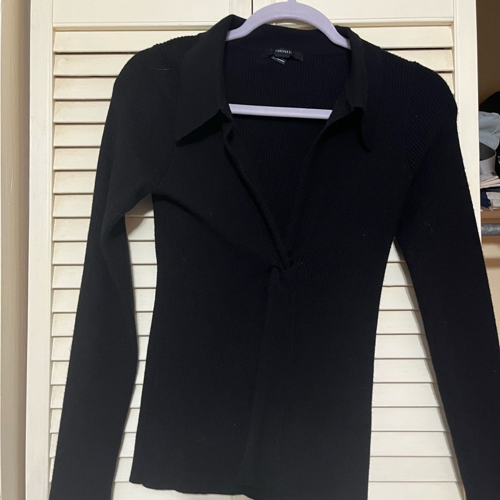 Knot twist front collared sweater